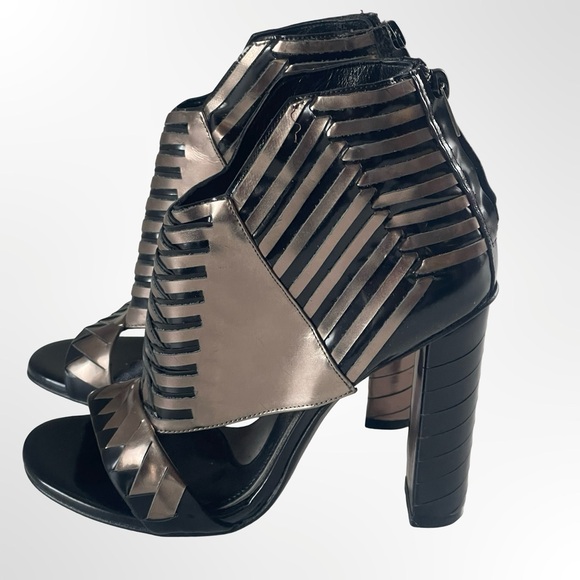 Robert Clergerie Black and Gold Heels in size 6 - Picture 2 of 8